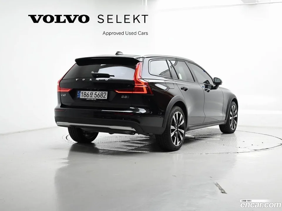 Volvo V60 Cross Country B5 AWD 2024 — миниатюра 2