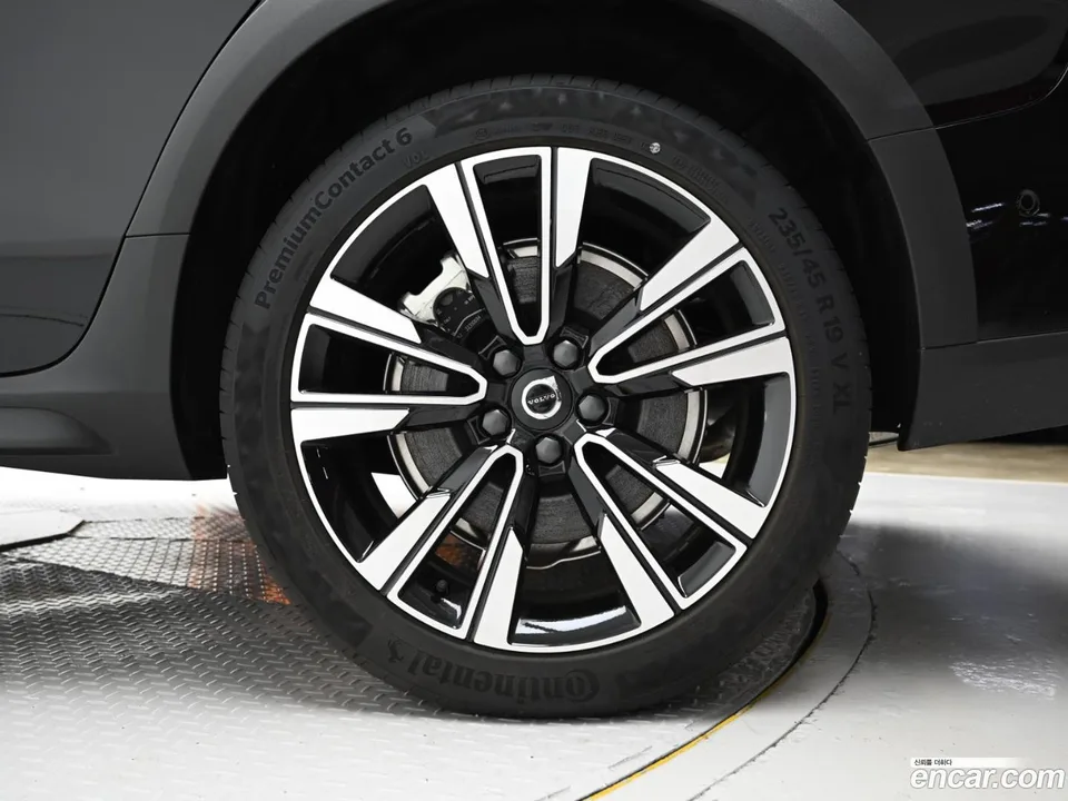 Volvo V60 Cross Country B5 AWD 2024 — миниатюра 5