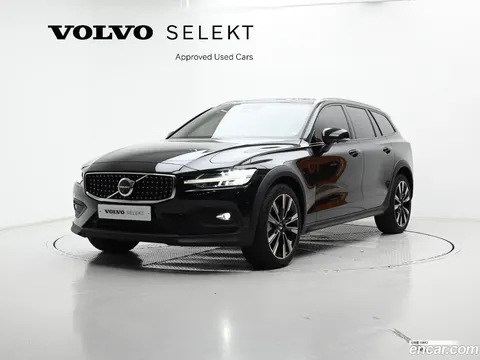Volvo V60 Cross Country 2024 купить в Москве
