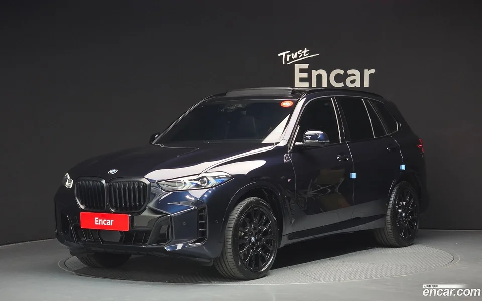 BMW X5 xDrive 40i M 2023 — фото 1, купить с доставкой в Москву