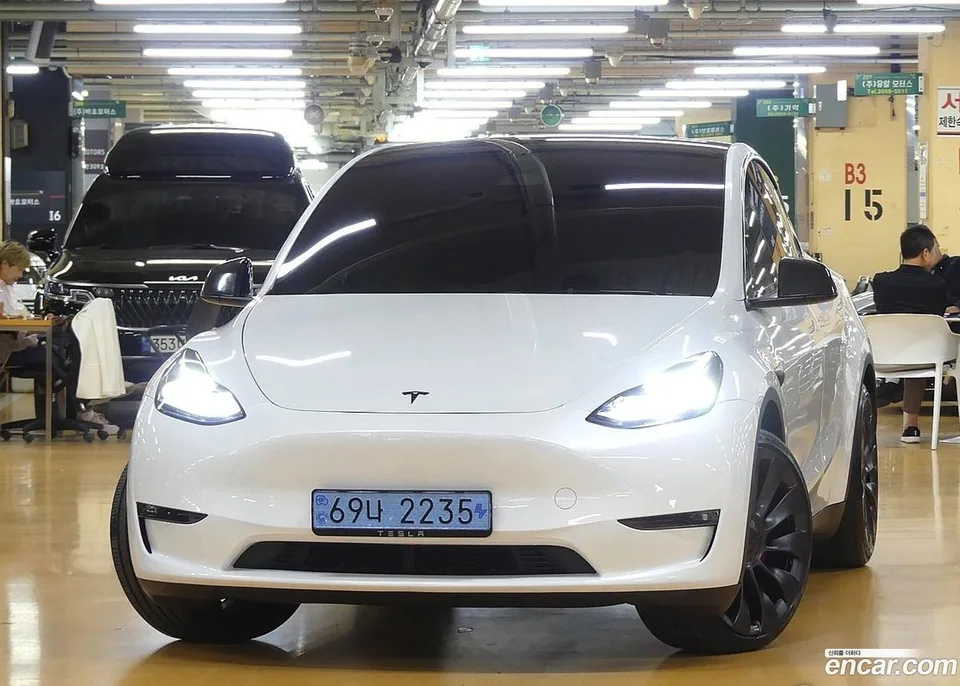 Tesla Model Y AWD 2024 — миниатюра 3