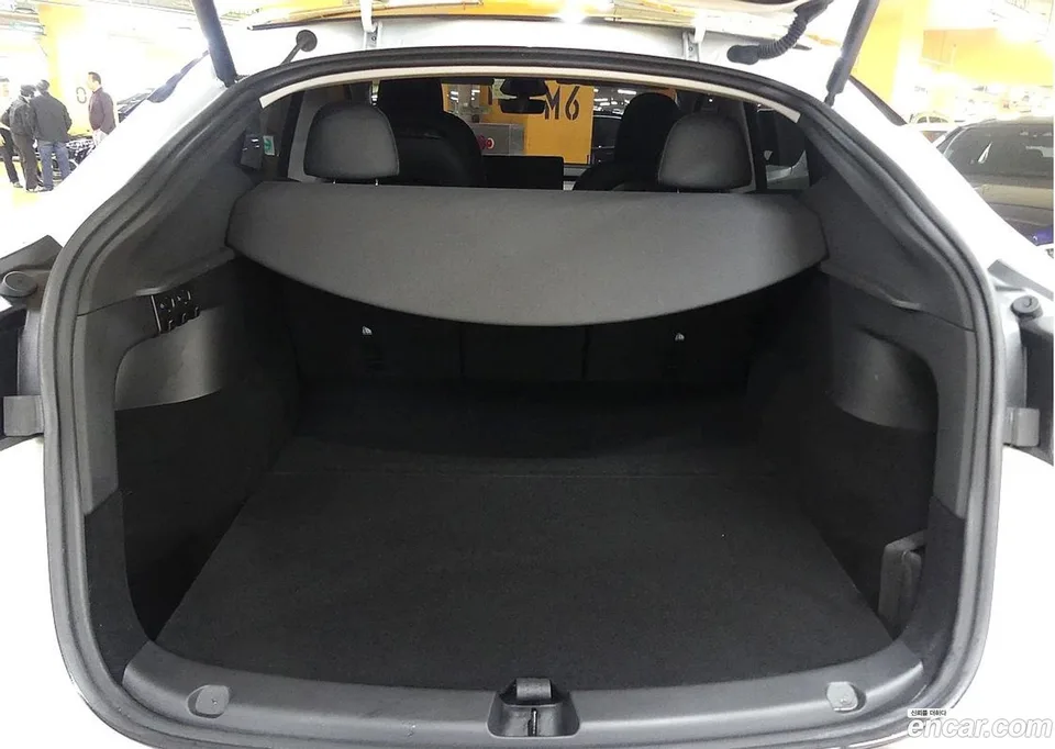 Tesla Model Y AWD 2024 — миниатюра 4