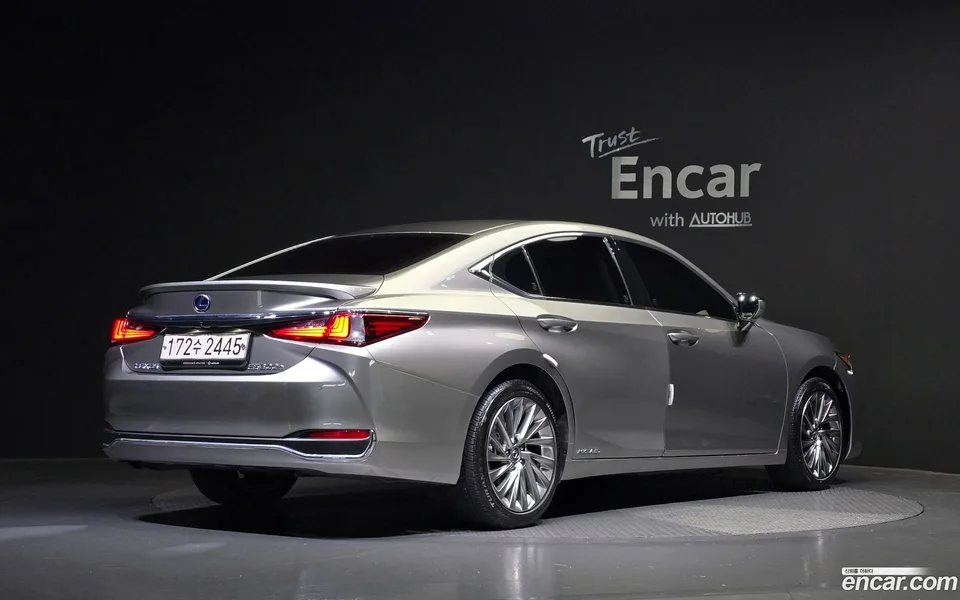 Lexus ES 300h 2022 — миниатюра 2