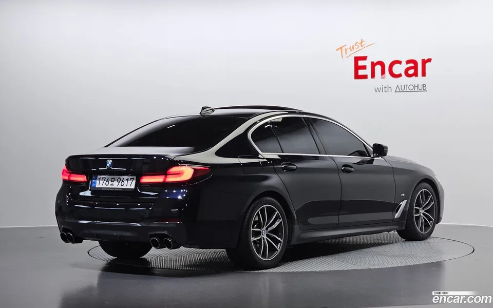 BMW 5 Series 520i M 2022 — миниатюра 2