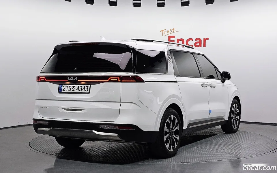 Kia Carnival 7 2023 — миниатюра 2
