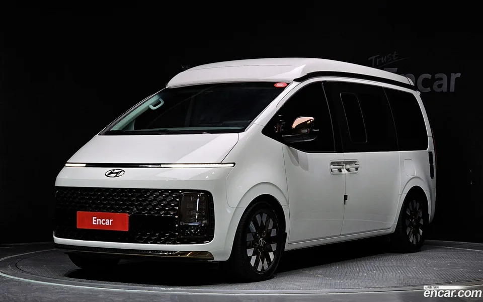 Hyundai Staria 2WD 2024 — фото 1, купить с доставкой в Москву