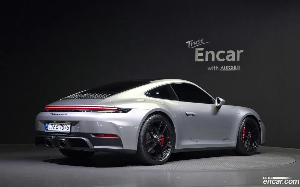Porsche 911 (992) GTS 2025 — миниатюра 2