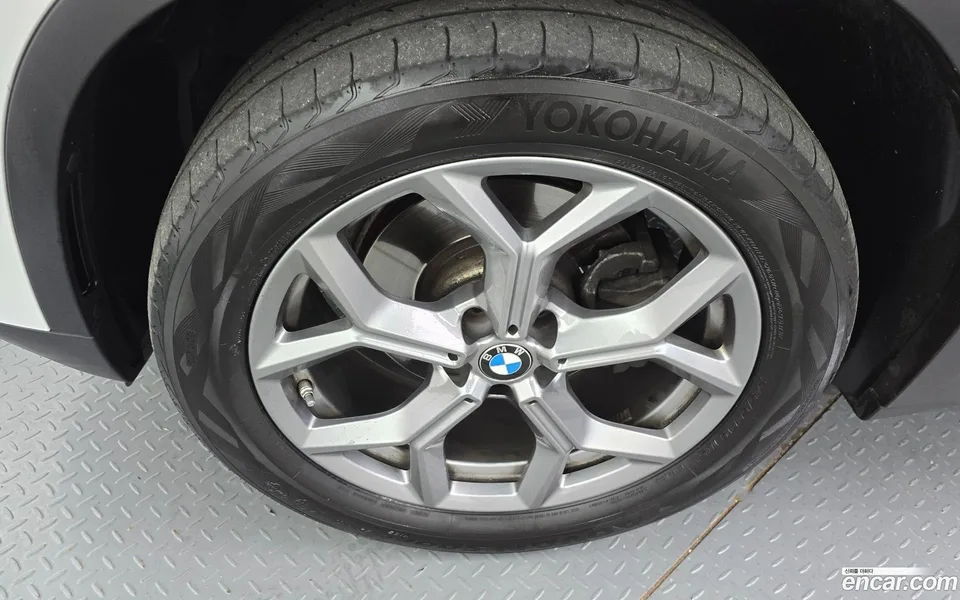 BMW X4 xDrive20i xLine 2023 — миниатюра 5
