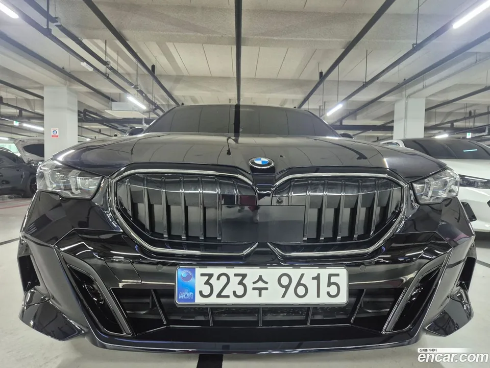 BMW 5 Series 520i M 2025 — фото 1, купить с доставкой в Москву