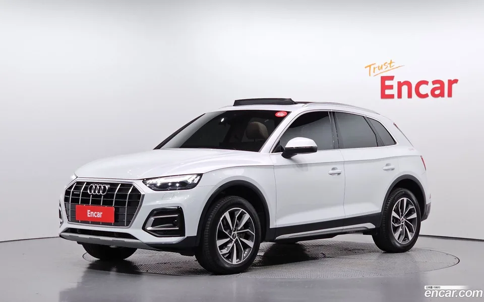 Audi Q5 45 TFSI 2023 — фото 1, купить с доставкой в Москву