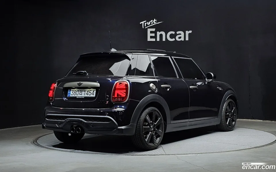 MINI Cooper S 5 2023 — миниатюра 2