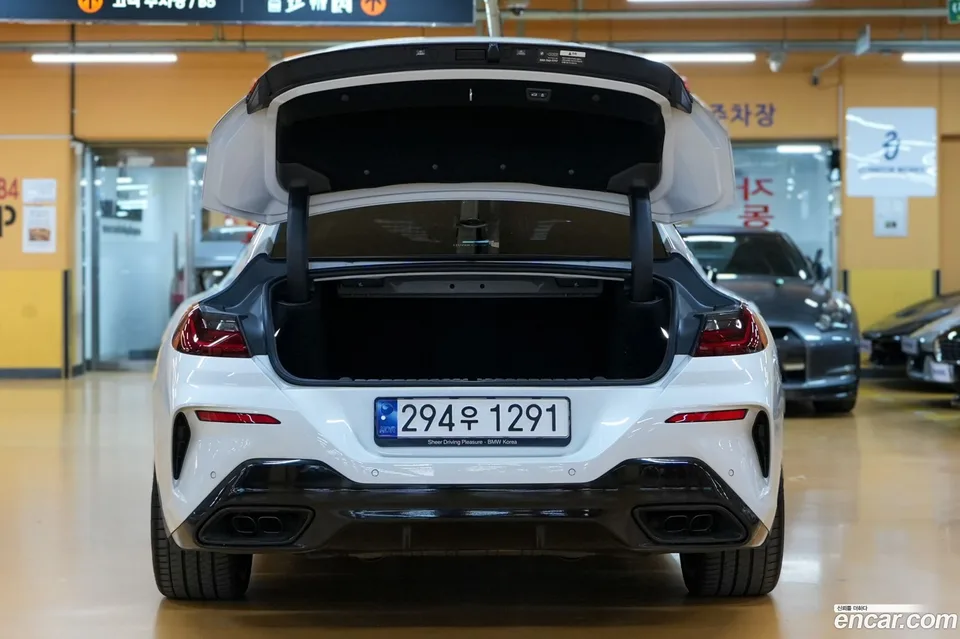 BMW 8 Series M850i xDrive 2023 — миниатюра 4