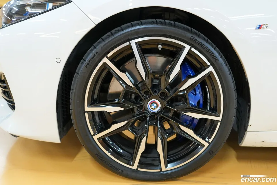 BMW 8 Series M850i xDrive 2023 — миниатюра 5