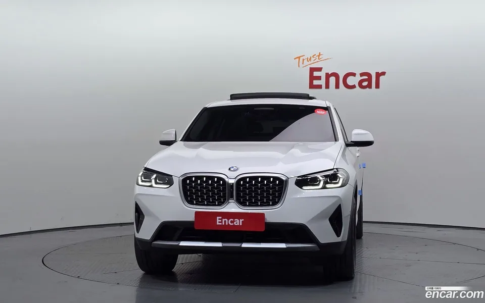 BMW X4 xDrive20i xLine 2023 — миниатюра 3