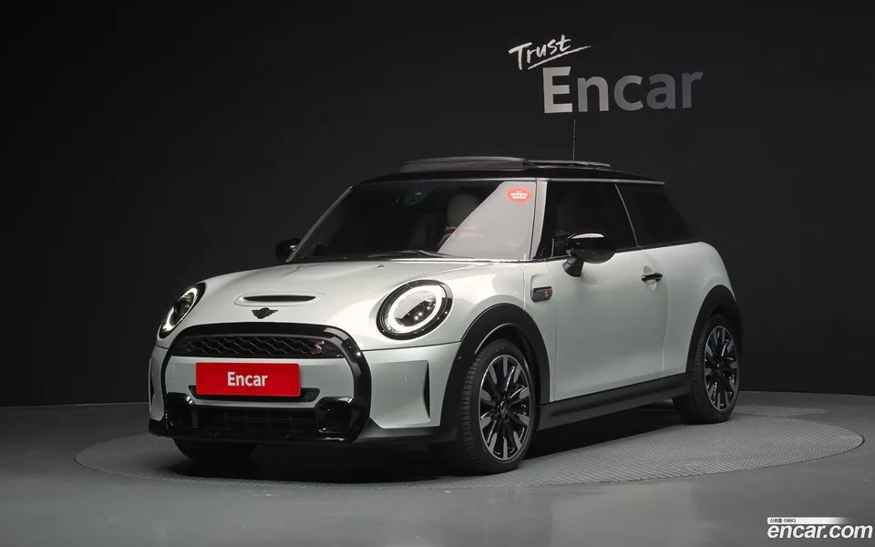 MINI Cooper S 2022 — фото 1, купить с доставкой в Москву