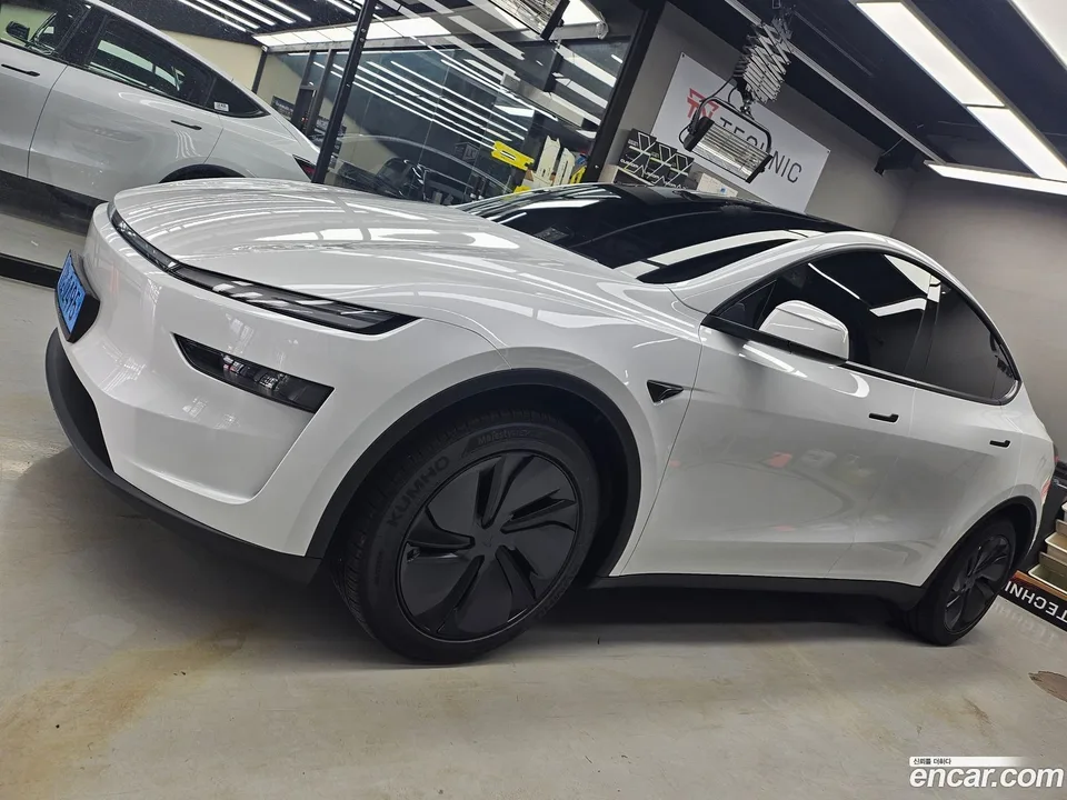 Tesla Model Y RWD 2025 — миниатюра 5