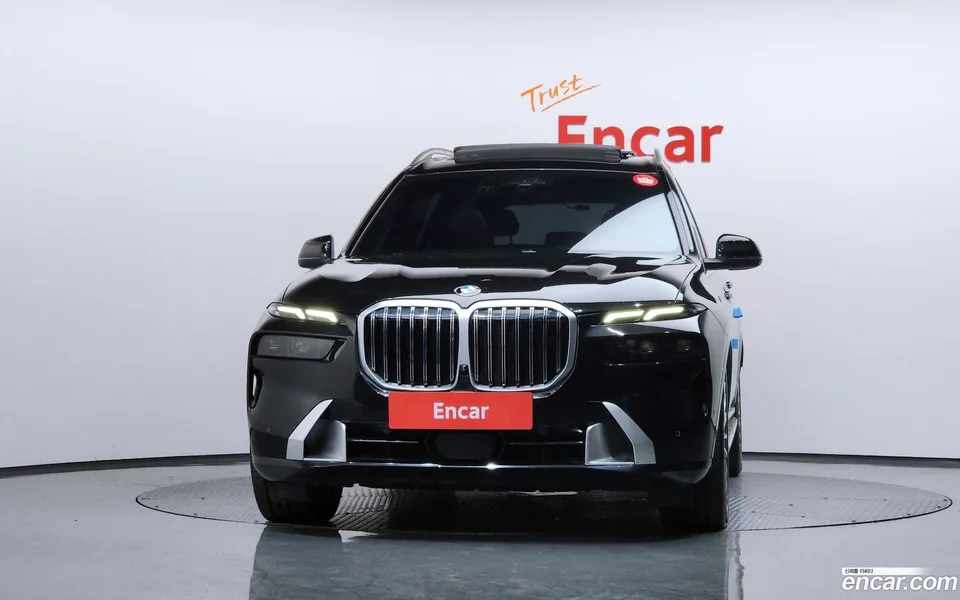 BMW X7 xDrive 40i 7 2023 — фото 1, купить с доставкой в Москву