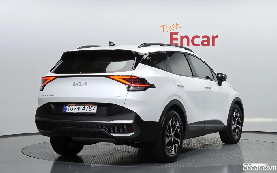 Kia Sportage Hybrid 2WD 2023 — миниатюра 2