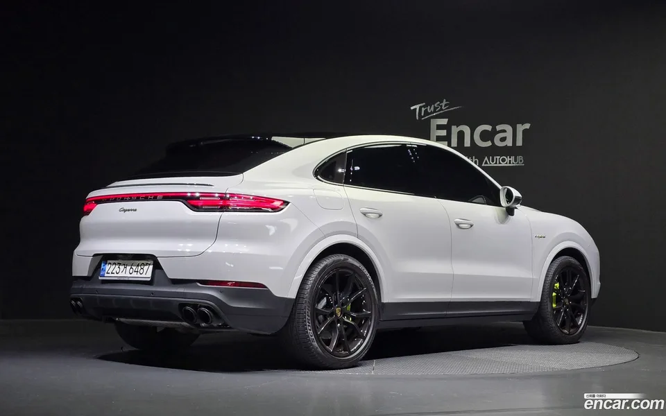 Porsche Cayenne 3.0 E- 2023 — миниатюра 2