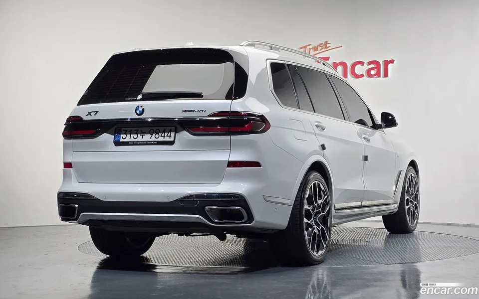 BMW X7 xDrive 40i M 7 2023 — миниатюра 2