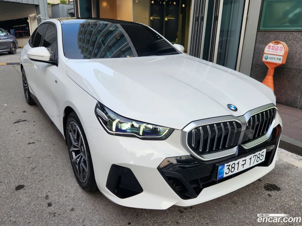 BMW 5 Series 520i M 2025 — миниатюра 2