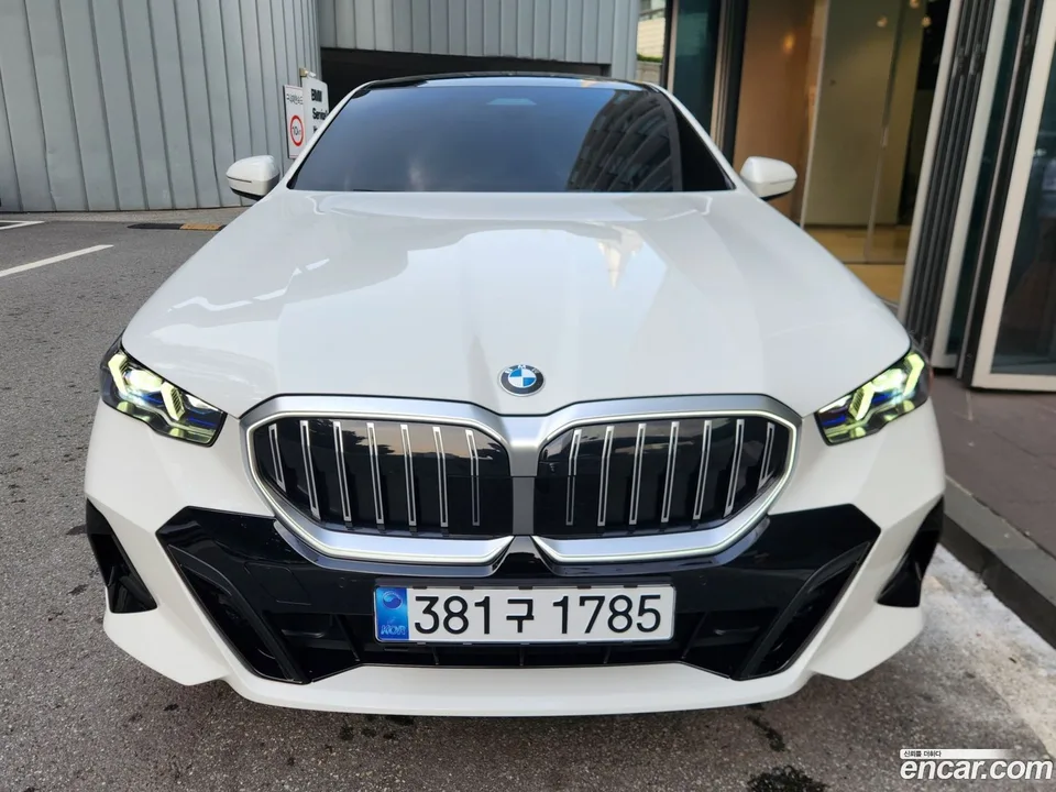 BMW 5 Series 520i M 2025 — фото 1, купить с доставкой в Москву