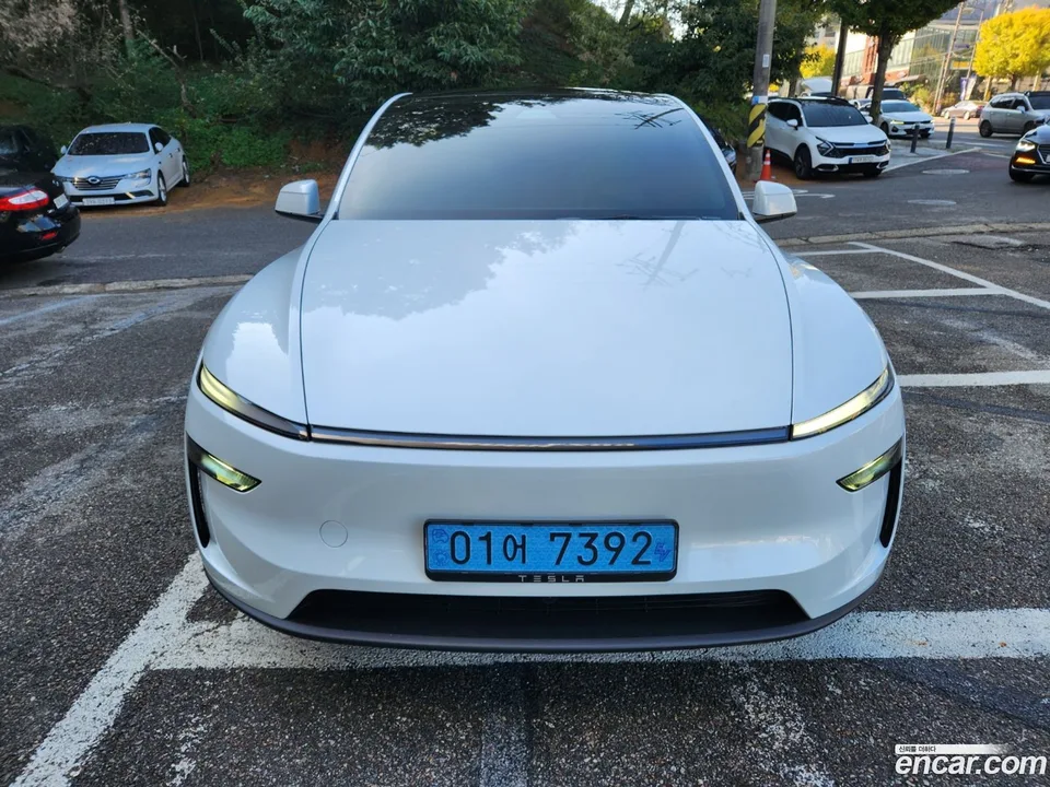 Tesla Model Y RWD 2025 — миниатюра 2