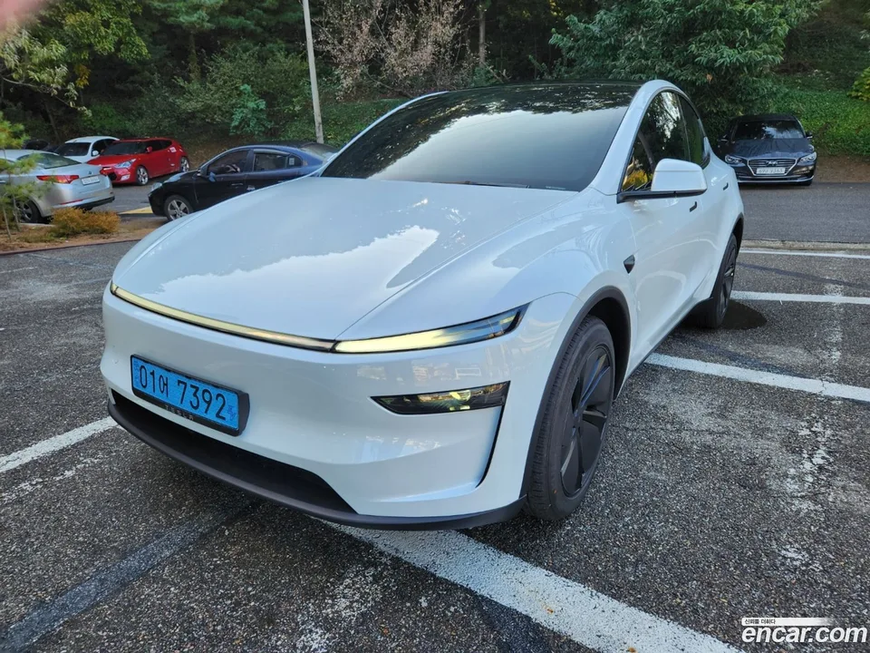 Tesla Model Y RWD 2025 — миниатюра 3