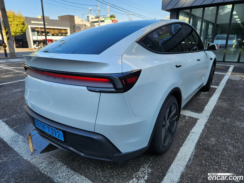 Tesla Model Y RWD 2025 — миниатюра 5