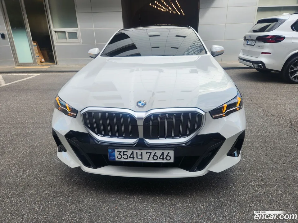 BMW 5 Series 523d M 2025 — миниатюра 2