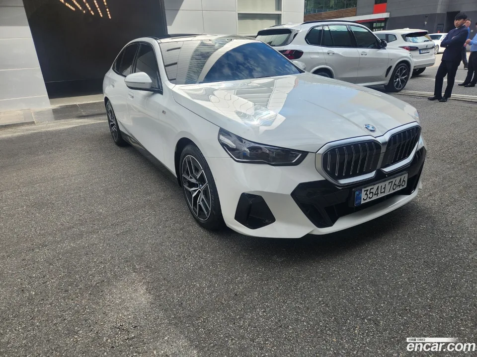 BMW 5 Series 523d M 2025 — миниатюра 3