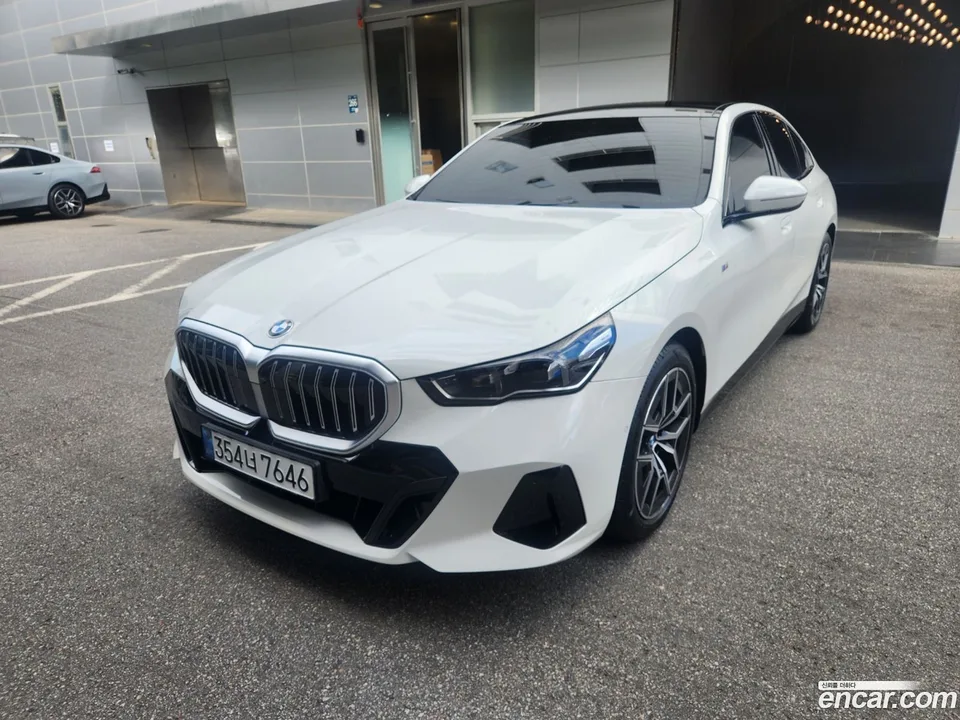 BMW 5 Series 523d M 2025 — фото 1, купить с доставкой в Москву
