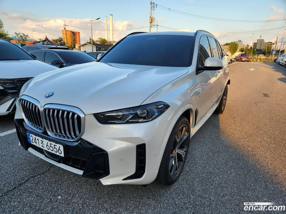 BMW X5 xDrive 40i M 2025 — миниатюра 3