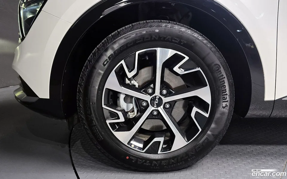 Kia Sportage Hybrid 2WD 2024 — миниатюра 5