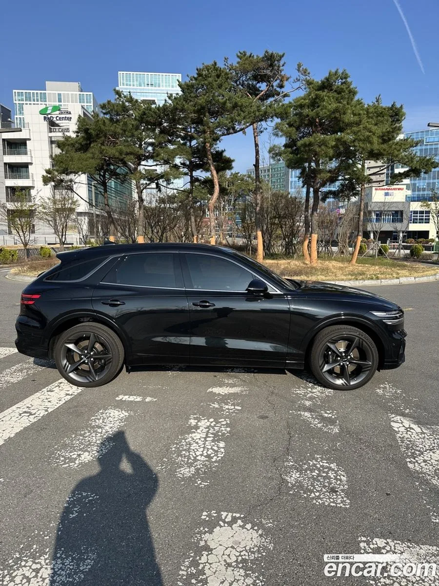 Genesis GV70 2.5T 2WD 2024 — миниатюра 2