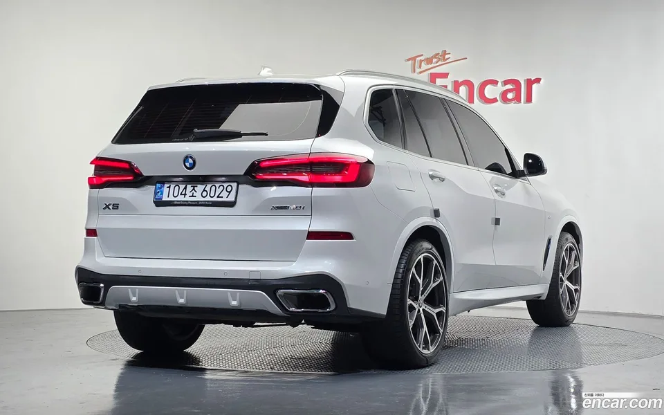 BMW X5 xDrive 40i M 2023 — миниатюра 2