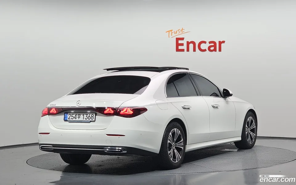 Mercedes-Benz E-Class E200 2025 — миниатюра 2