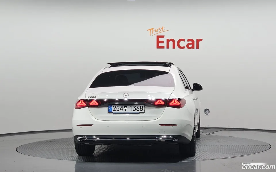 Mercedes-Benz E-Class E200 2025 — миниатюра 4