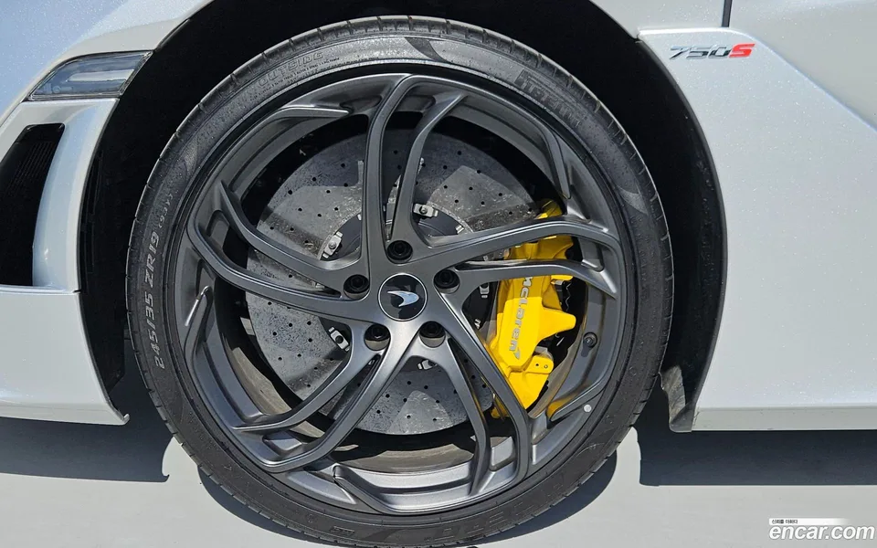 McLaren 750S 4.0 2024 — миниатюра 5