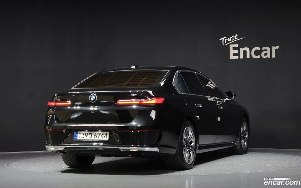 BMW 7 Series 740i sDrive 2023 — миниатюра 2