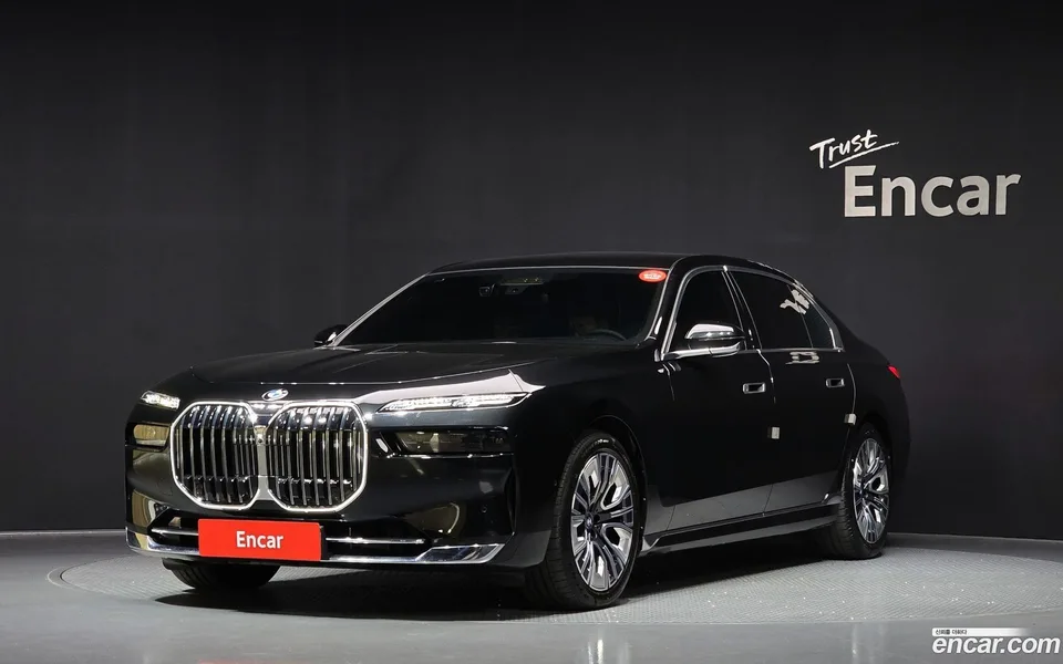 BMW 7 Series 740i sDrive 2023 — фото 1, купить с доставкой в Москву