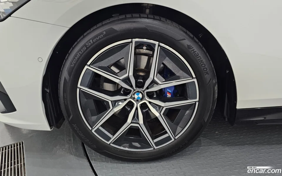 BMW 5 Series 520i M 2023 — миниатюра 4