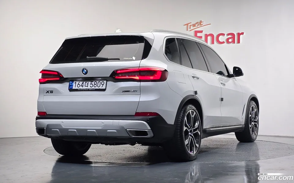 BMW X5 xDrive 40i xLine 2023 — миниатюра 2