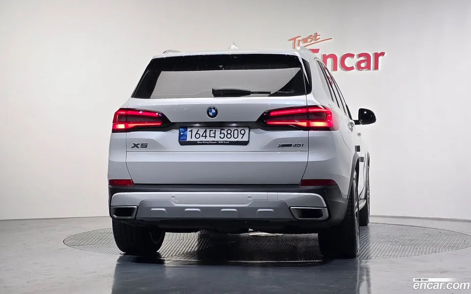 BMW X5 xDrive 40i xLine 2023 — миниатюра 4