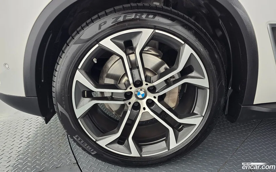 BMW X5 xDrive 40i xLine 2023 — миниатюра 5