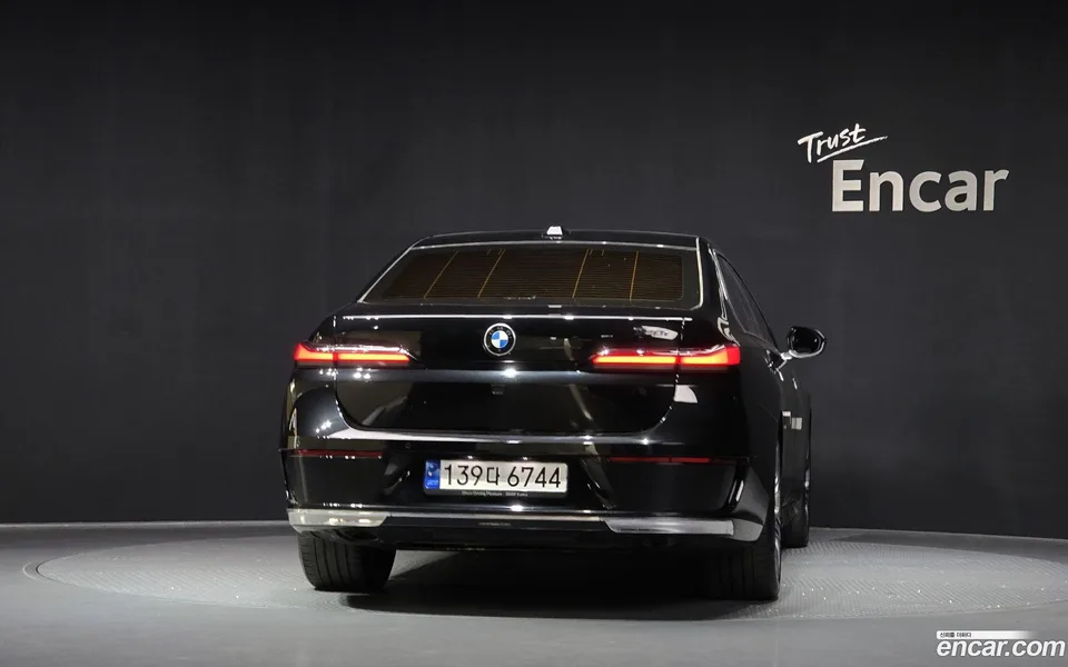 BMW 7 Series 740i sDrive 2023 — миниатюра 4