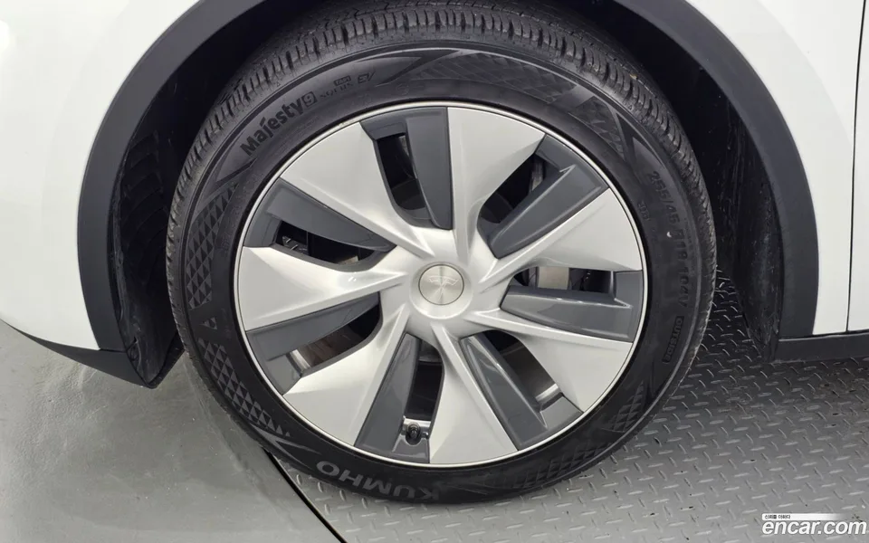 Tesla Model Y RWD 2023 — миниатюра 5