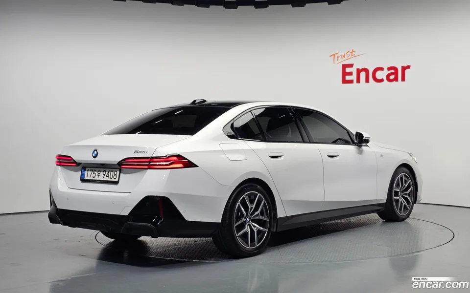 BMW 5 Series 520i M 2023 — миниатюра 2