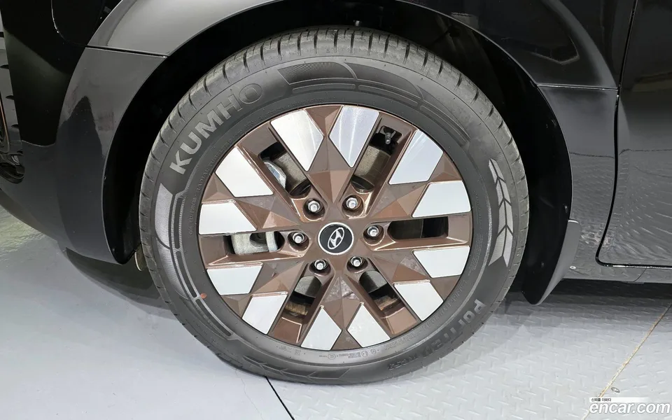 Hyundai Staria 4WD 2023 — миниатюра 5