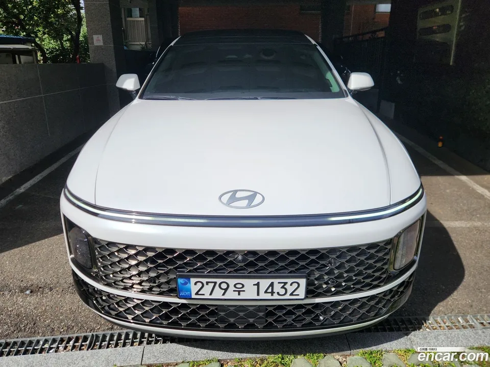 Hyundai Grandeur (GN7) 2.5 2WD 2025 — фото 1, купить с доставкой в Москву